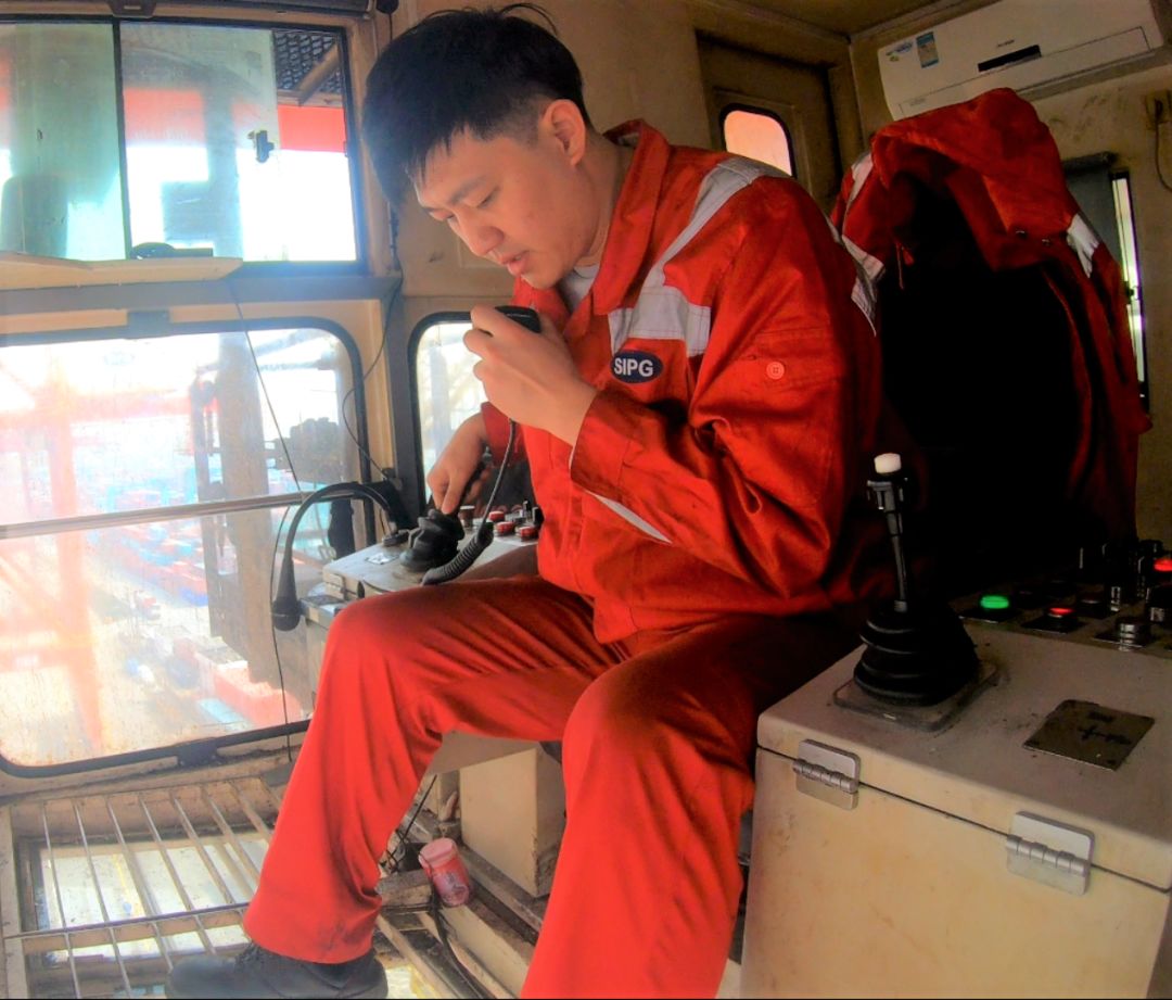 队长刘磊领衔中国队跻身顶级比赛视频